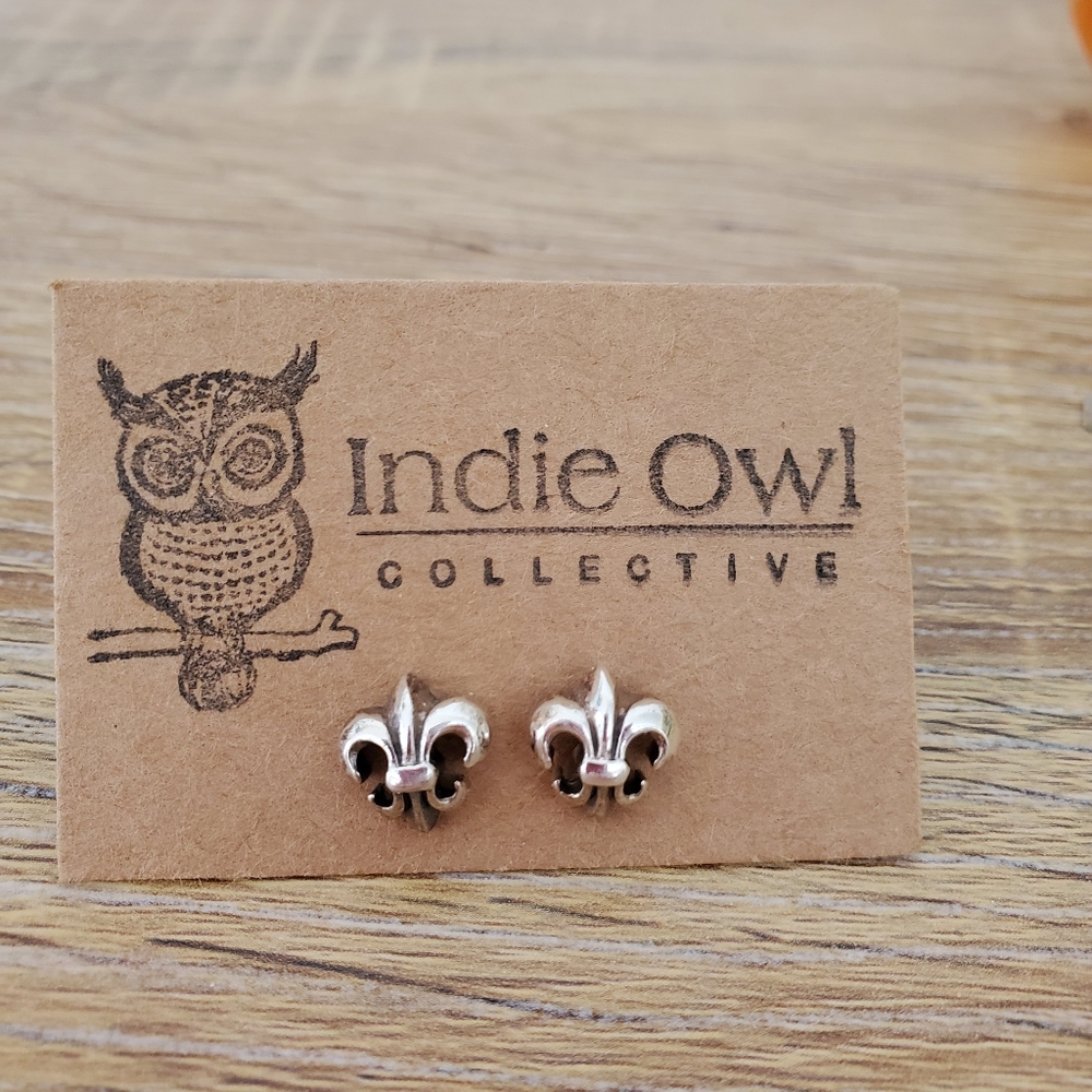 Sterling Silver fleur de li Earrings, Stud earrings